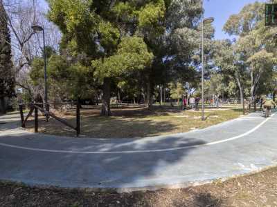 ...imbocchiamo il sentiero disegnato dalla pista ciclabile...